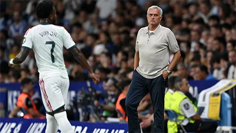 Mourinho: Vinicius đang bị bắt nạt Mourinho: Vinicius đang bị bắt nạt