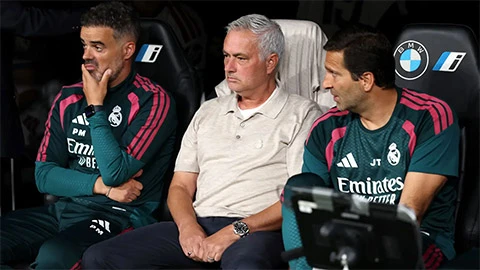 Mourinho xúc động trong ngày trở lại Bernabeu Mourinho xúc động trong ngày trở lại Bernabeu