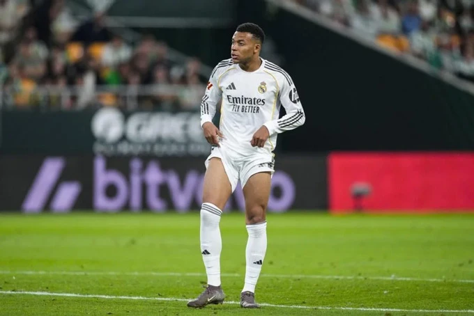 Nghi án Mbappe giả chấn thương vì chán ngấy Real Madrid Nghi án Mbappe giả chấn thương vì chán ngấy Real Madrid