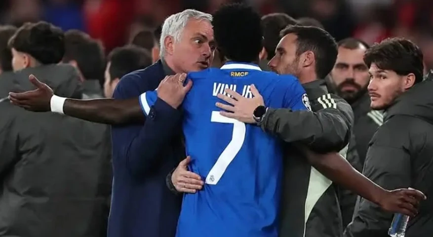 Nhìn Ancelotti, Mourinho có thể tìm thấy cách giúp Vini tỏa sáng Nhìn Ancelotti, Mourinho có thể tìm thấy cách giúp Vini tỏa sáng