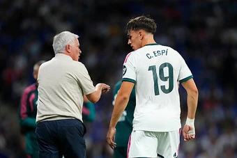 Nước cờ thay người của Mourinho cứu nguy cho Real Madrid