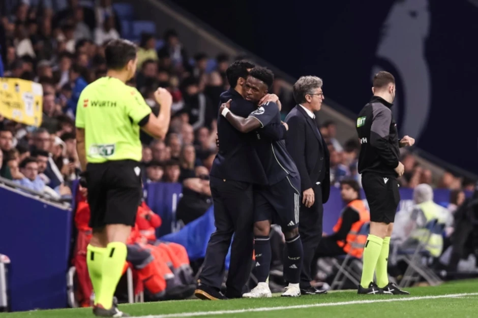 Real chưa phải xếp hàng chào Barca ở El Clasico