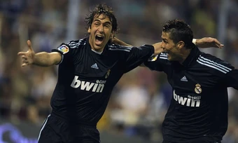 Real được khuyên bổ nhiệm Raul thay vì Mourinho