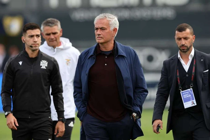 Real Madrid càng khủng hoảng, Mourinho càng trở nên phù hợp Real Madrid càng khủng hoảng, Mourinho càng trở nên phù hợp