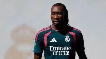 Real Madrid công bố số áo mùa 2026/27: Yan Diomande hụt áo số 9