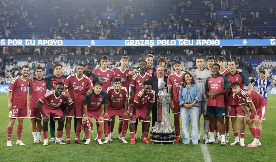 Real Madrid giành Cup nặng 40 kg Real Madrid giành Cup nặng 40 kg