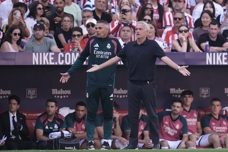 Real Madrid gục ngã trước Atletico, Mourinho chỉ trích trọng tài