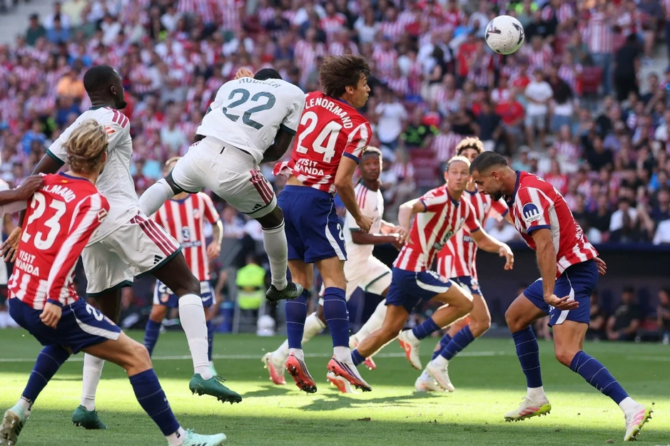 Real Madrid gục ngã trước Atletico, Mourinho chỉ trích trọng tài