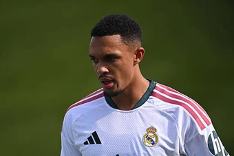 Real Madrid hưởng lợi từ sự thờ ơ của Tuchel dành cho Arnold