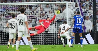 Real Madrid hụt hơi trong cuộc đua vô địch La Liga với Barcelona