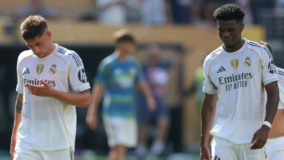 Real Madrid ra phán quyết vụ hai ngôi sao ẩu đả, phải nhập viện Real Madrid ra phán quyết vụ hai ngôi sao ẩu đả, phải nhập viện