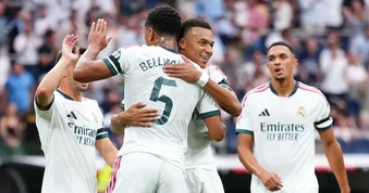 Real Madrid thắng đậm ở La Liga, HLV Mourinho đi vào lịch sử