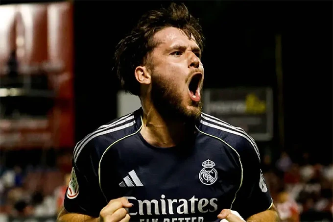 Real Madrid trẻ thắng kịch tính, hướng tới 'cú ăn ba' vĩ đại Real Madrid trẻ thắng kịch tính, hướng tới 'cú ăn ba' vĩ đại