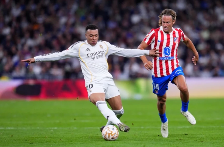 Real nhầm chân khi kiểm tra chấn thương Mbappe Real nhầm chân khi kiểm tra chấn thương Mbappe