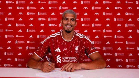 Ronald Araujo ra mắt Liverpool với số áo đặc biệt