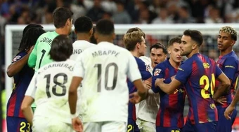 Soi trận Barcelona vs Real Madrid: Một điểm để đăng quang