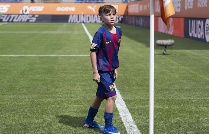 Tài năng 11 tuổi của Barca gây sốt cả châu Âu Tài năng 11 tuổi của Barca gây sốt cả châu Âu