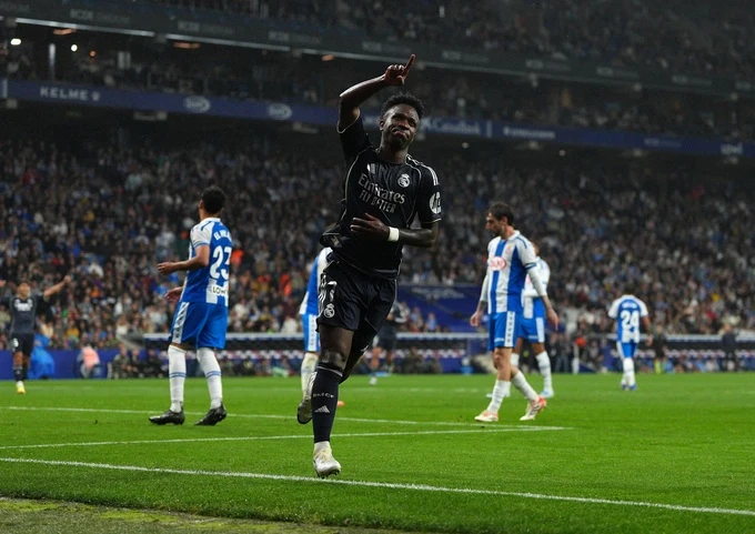 Thoát khỏi Kylian Mbappe, Vinicius Jr mới là chính mình