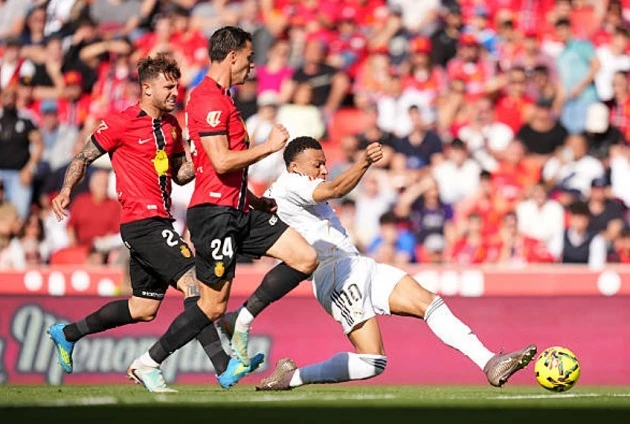 Thua sốc Mallorca, Real Madrid hụt hơi trong cuộc đua vô địch