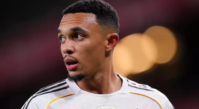 Trent Alexander-Arnold đẩy Carvajal lên băng ghế dự bị Real