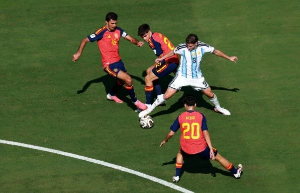 Vì sao Barca lý tưởng hơn Real Madrid cho Rodri? Vì sao Barca lý tưởng hơn Real Madrid cho Rodri?