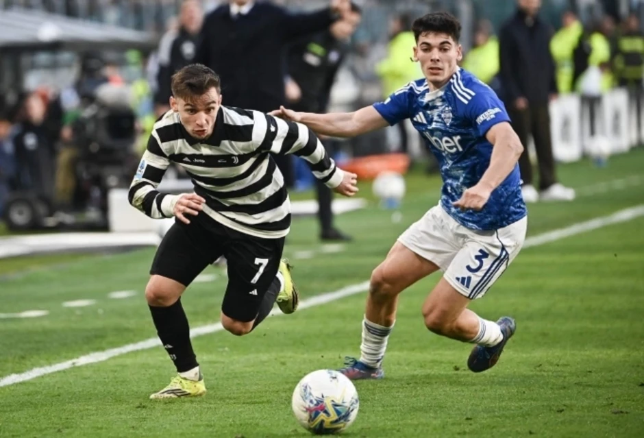 Vì sao các đội La Liga mặc trang phục cổ điển?