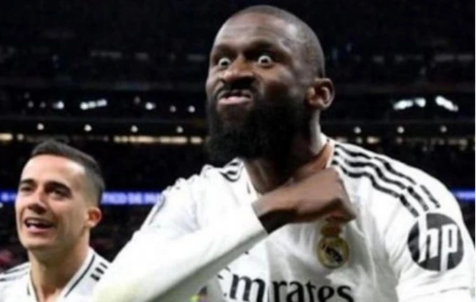 Vì sao phòng thay đồ của Real Madrid thành 'chiến trường'? Vì sao phòng thay đồ của Real Madrid thành 'chiến trường'?