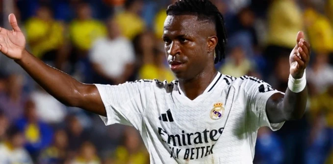 Vì sao phòng thay đồ của Real Madrid thành 'chiến trường'? Vì sao phòng thay đồ của Real Madrid thành 'chiến trường'?