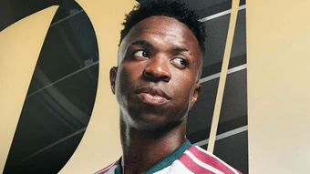Vinicius gia hạn hợp đồng với Real đến 2032