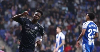 Vinicius giúp Real Madrid chặn ngày vui của Barca