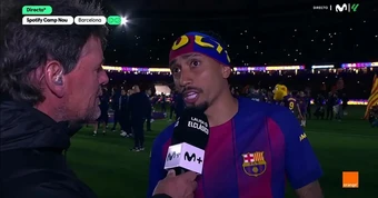 Vô địch cùng Barca, Raphinha xúc động tri ân Flick
