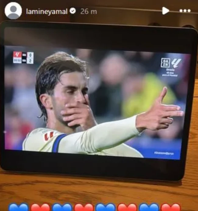Yamal hào hứng ăn mừng bàn thắng của Ferran Torres Yamal hào hứng ăn mừng bàn thắng của Ferran Torres