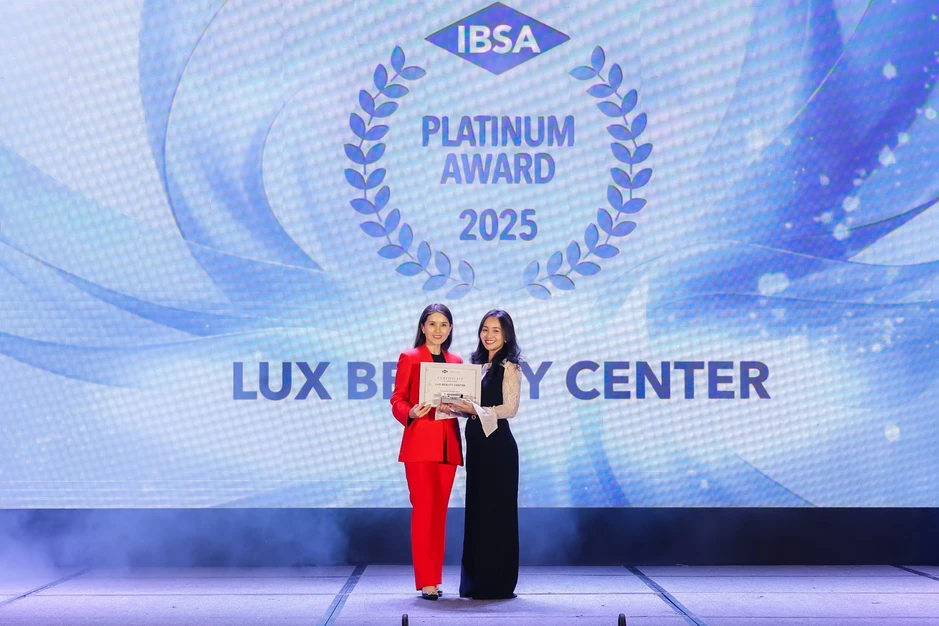Bác sĩ Tô Lan Phương báo cáo về vai trò trẻ hóa tầng mỡ tại NVSS 2026
