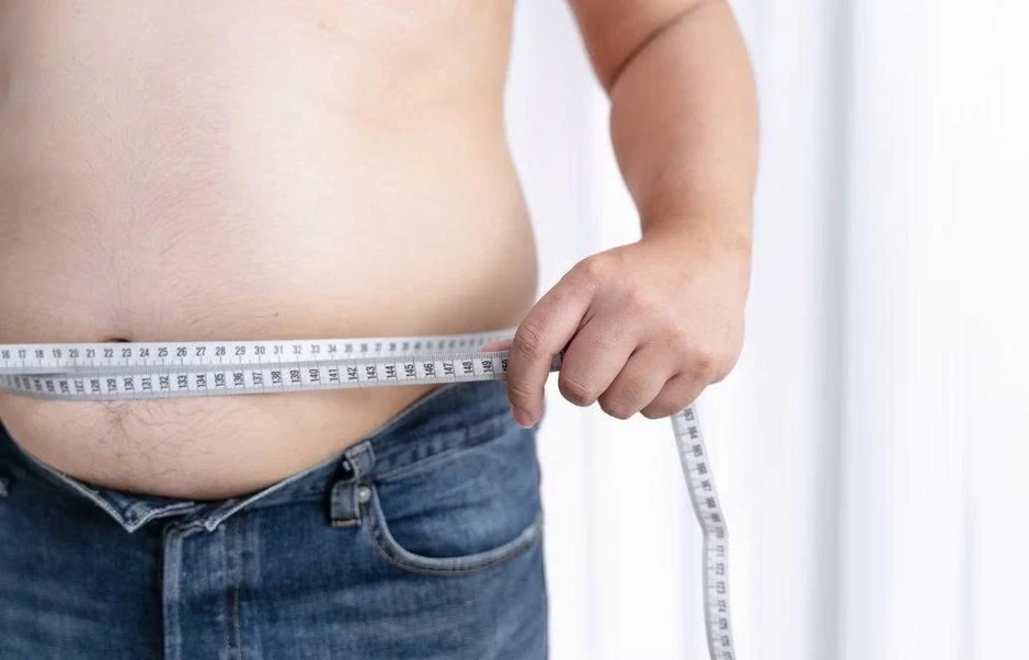 Bụng dưới tích mỡ dai dẳng ở nam giới: Nguyên nhân và cách giảm đúng cách