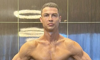 Cách Ronaldo giữ hình thể như tạc tượng ở tuổi 40