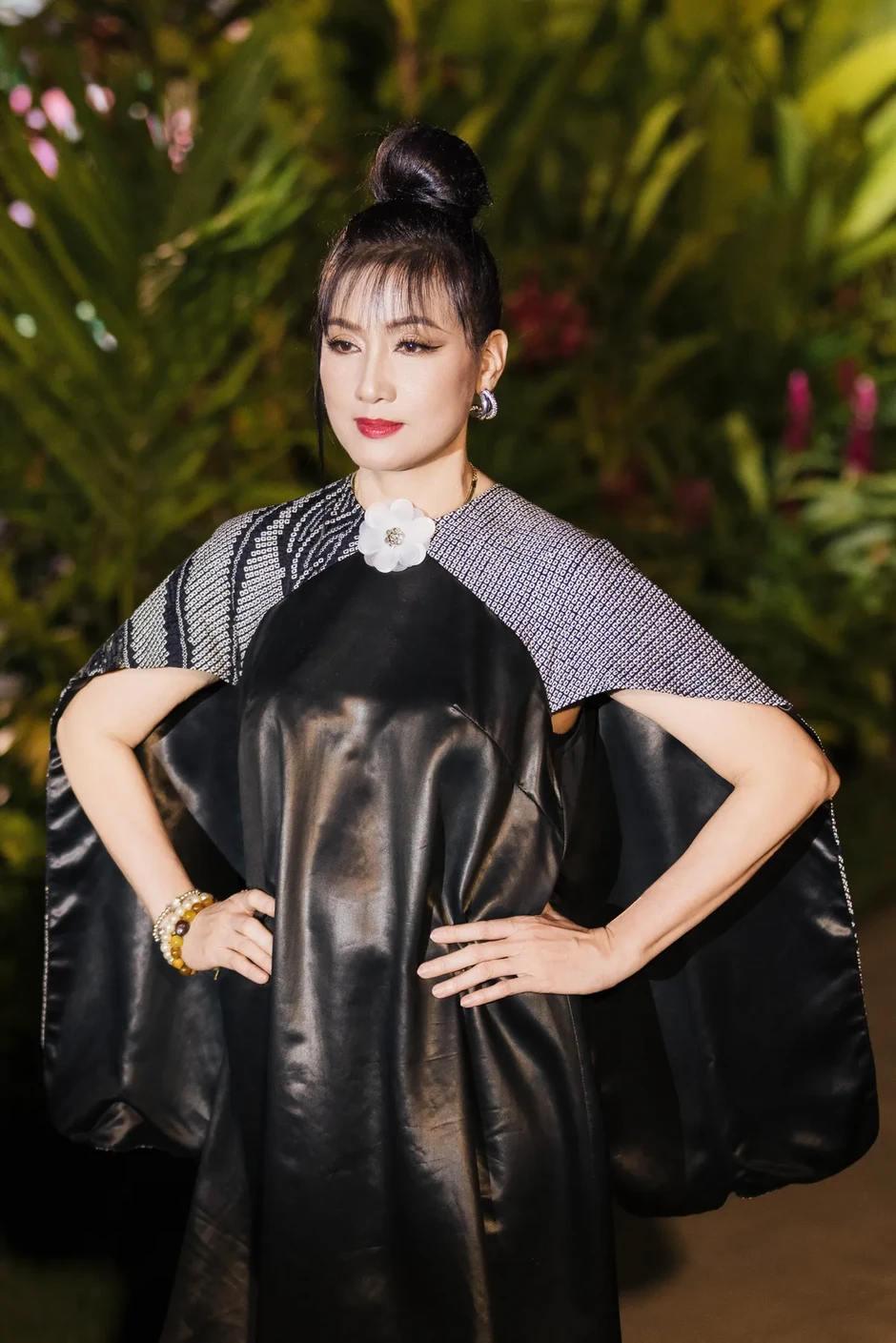 Dàn nghệ sĩ nhiều thế hệ cùng tôn vinh hành trình di sản của Lãnh Mỹ A trên sân khấu thời trang Dàn nghệ sĩ nhiều thế hệ cùng tôn vinh hành trình di sản của Lãnh Mỹ A trên sân khấu thời trang
