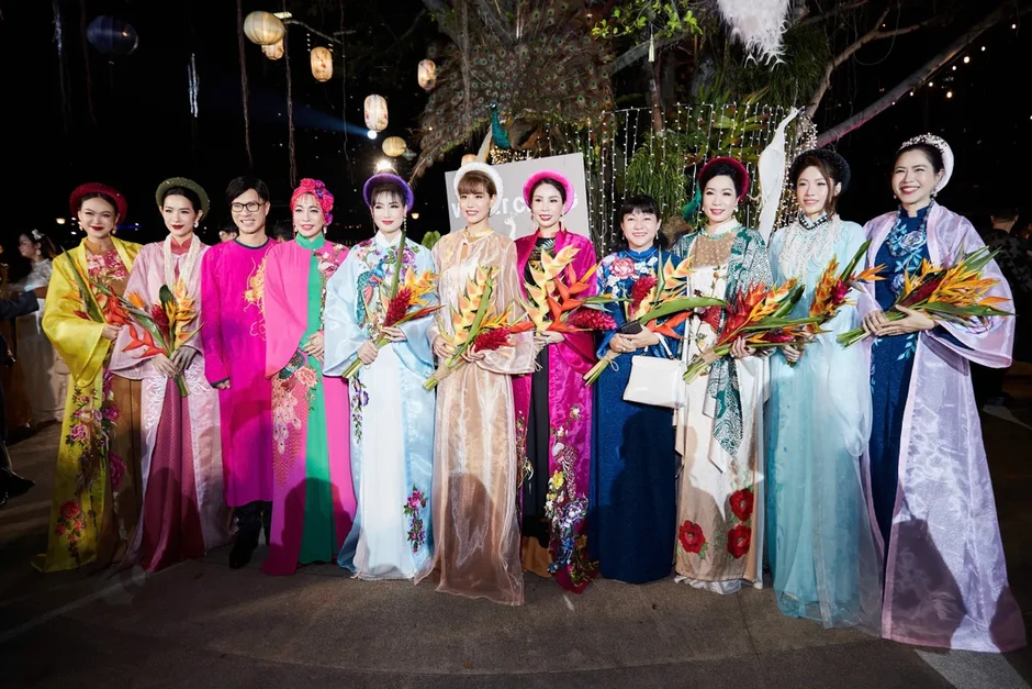 Dàn nghệ sĩ nhiều thế hệ cùng tôn vinh hành trình di sản của Lãnh Mỹ A trên sân khấu thời trang Dàn nghệ sĩ nhiều thế hệ cùng tôn vinh hành trình di sản của Lãnh Mỹ A trên sân khấu thời trang
