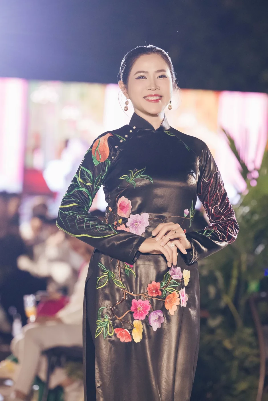 Dàn nghệ sĩ nhiều thế hệ cùng tôn vinh hành trình di sản của Lãnh Mỹ A trên sân khấu thời trang Dàn nghệ sĩ nhiều thế hệ cùng tôn vinh hành trình di sản của Lãnh Mỹ A trên sân khấu thời trang