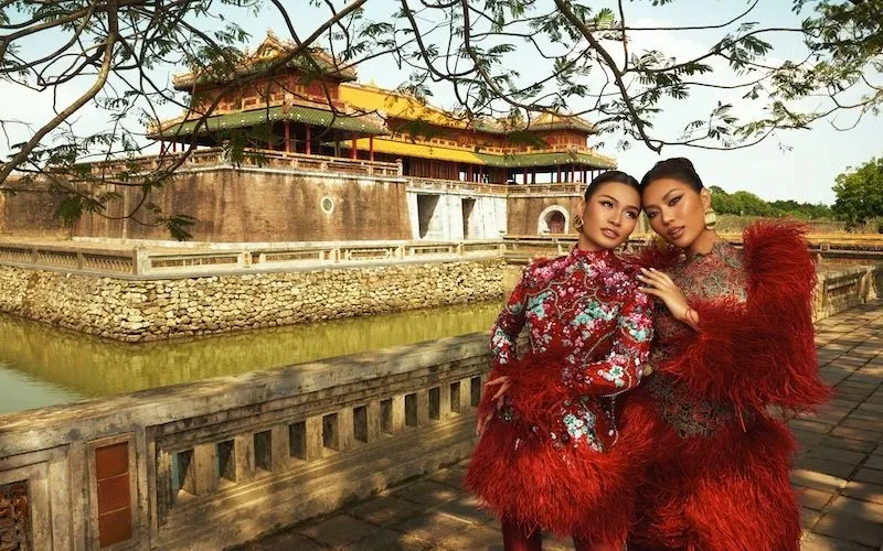 Lê Thanh Hòa tái hiện ký ức vàng son của cố đô Huế trên sàn diễn thời trang Lê Thanh Hòa tái hiện ký ức vàng son của cố đô Huế trên sàn diễn thời trang