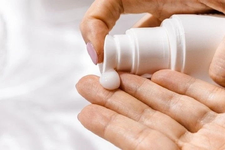 Lotion cho da nhạy cảm: Bôi 1 lần, giúp làm dịu da, giảm đỏ rát thấy rõ Lotion cho da nhạy cảm: Bôi 1 lần, giúp làm dịu da, giảm đỏ rát thấy rõ