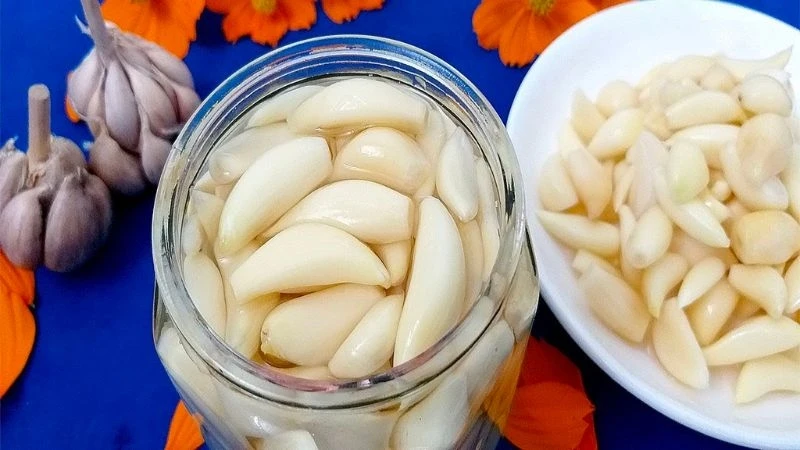 Tỏi ngâm giấm có thực sự là “thần dược”? Sự thật không phải ai cũng biết Tỏi ngâm giấm có thực sự là “thần dược”? Sự thật không phải ai cũng biết