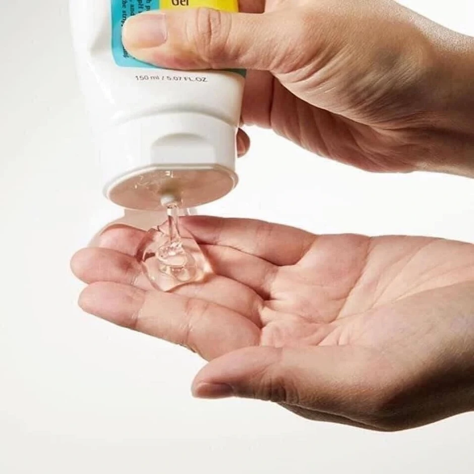 Top 7 sữa rửa mặt cho da dầu mụn sạch sâu, giảm bóng nhờn dù đang hè
