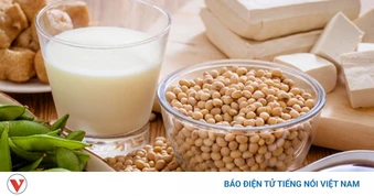 Uống sữa đậu nành tưởng bổ, 3 thói quen này có thể khiến bạn tăng cân