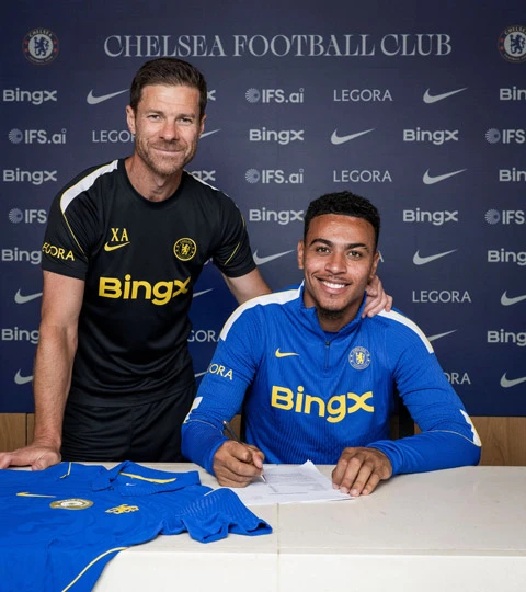 Chelsea công bố bom tấn Morgan Rogers giá 117 triệu bảng
