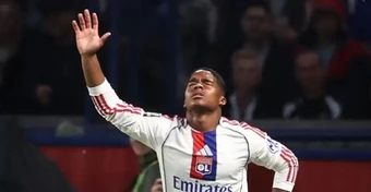 Hakimi dằn mặt Endrick vì điệu nhảy khiêu khích fan PSG