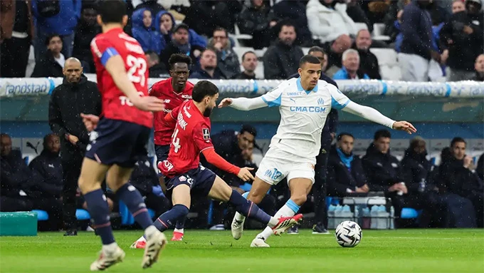 HLV Marseille nổi điên khi Greenwood bị đối thủ phạm lỗi thô bạo