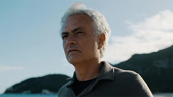 Mourinho và khoảng trống phía sau bóng đá