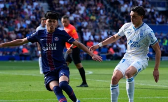 PSG chia điểm với Lorient trong trận cầu 4 bàn thắng