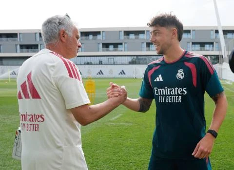 Real Madrid: Tchouameni và Valverde đã thực sự ‘yêu lại từ đầu’? Real Madrid: Tchouameni và Valverde đã thực sự ‘yêu lại từ đầu’?