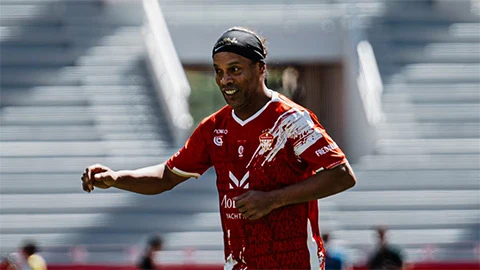 Ronaldinho gây sốc với tham vọng thâu tóm AS Monaco Ronaldinho gây sốc với tham vọng thâu tóm AS Monaco